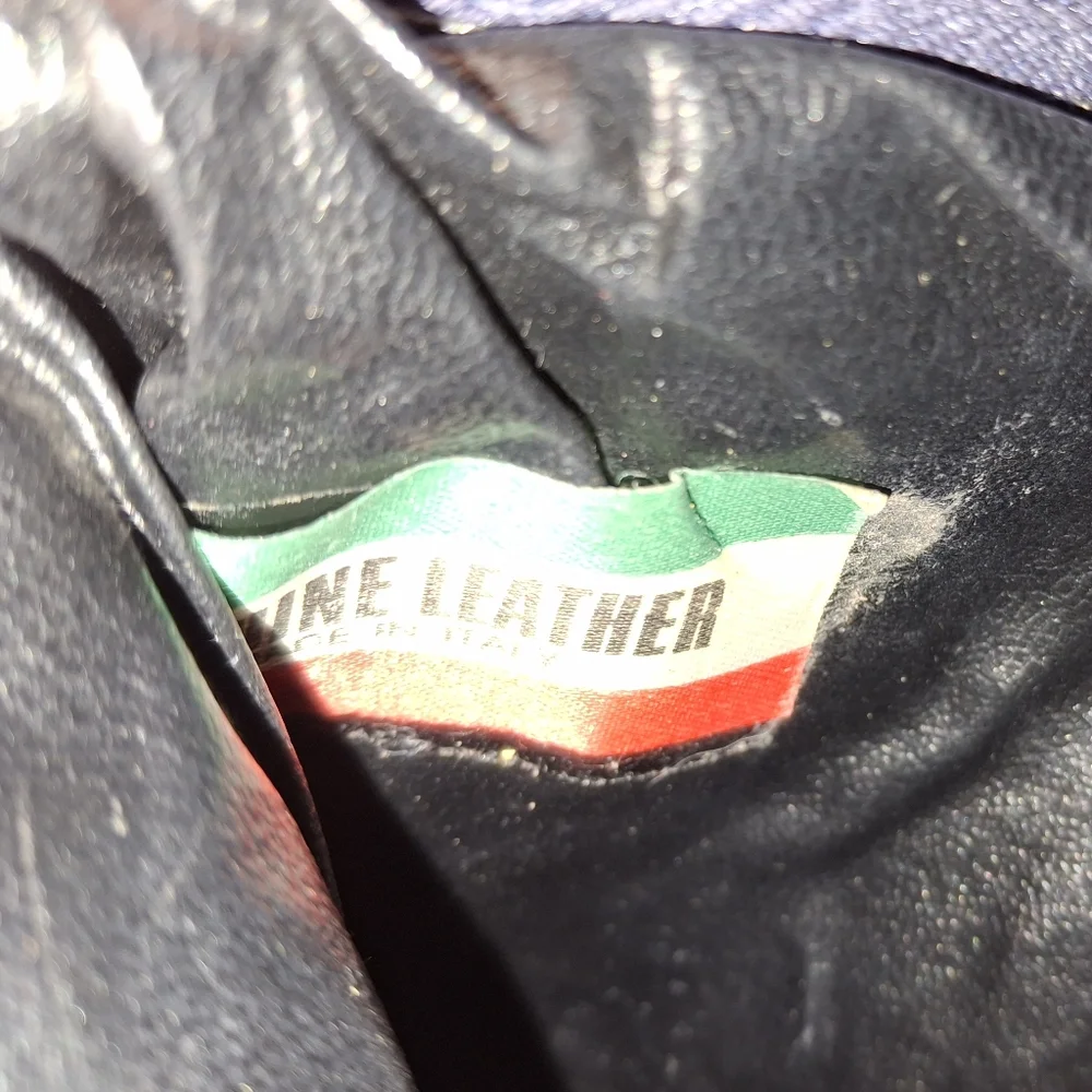 Italian Embosed "Croc" Leather Clutch - Picture 3 of 8